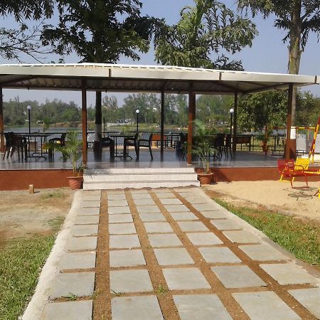 Savshanti Lake Resort Saputara Ngoại thất bức ảnh