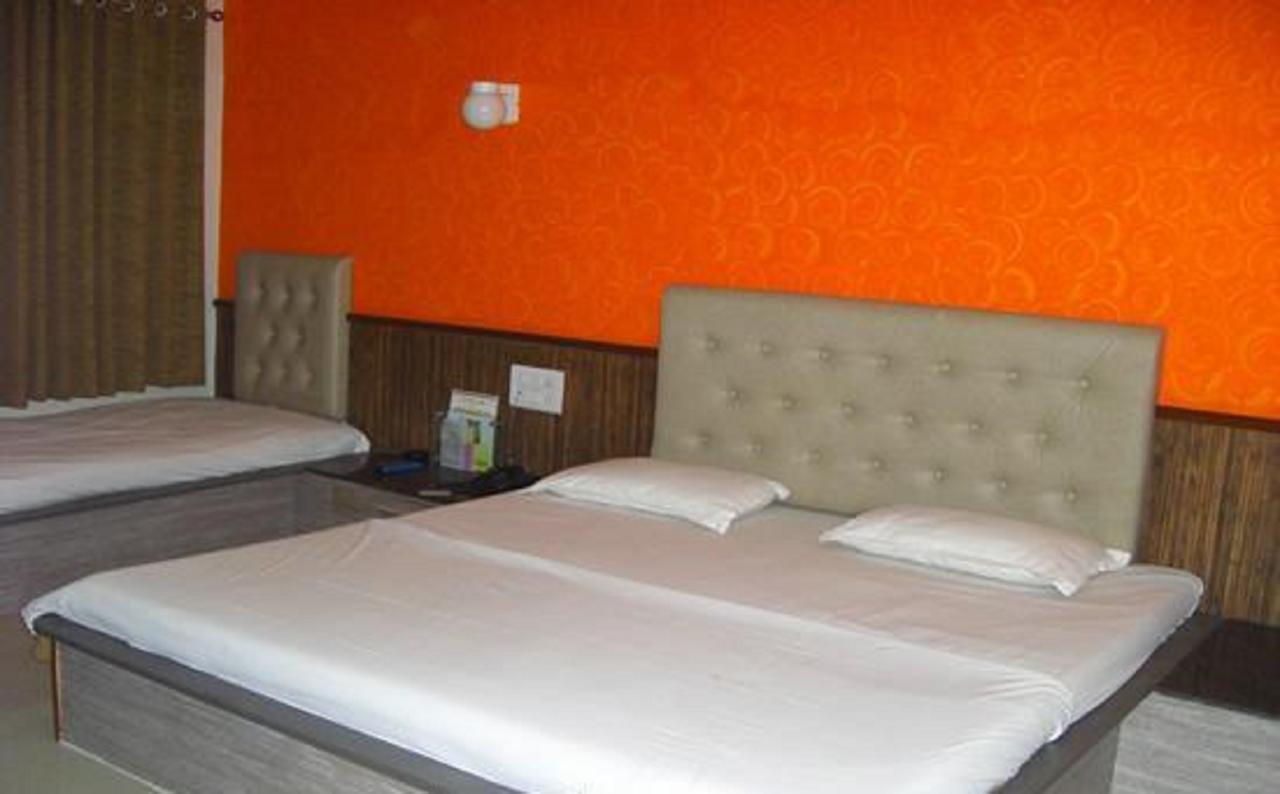 Savshanti Lake Resort Saputara Ngoại thất bức ảnh