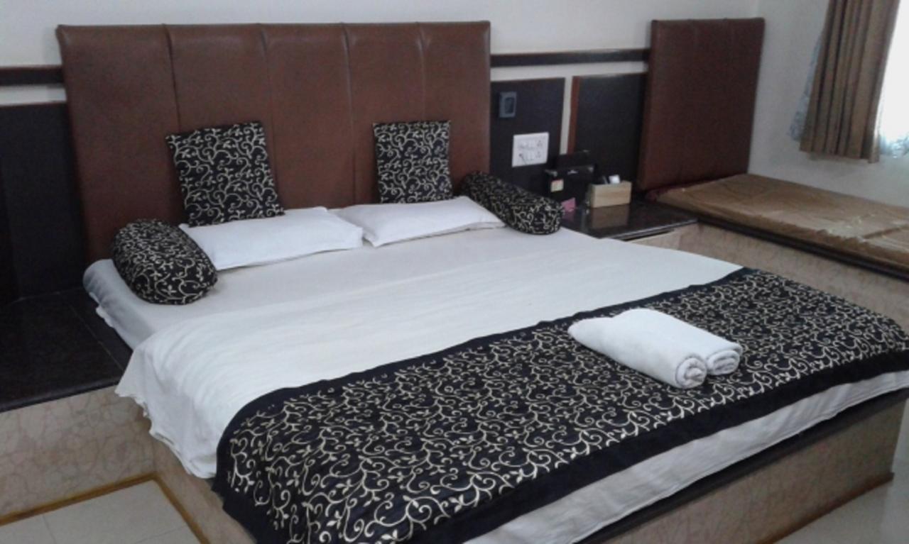 Savshanti Lake Resort Saputara Ngoại thất bức ảnh