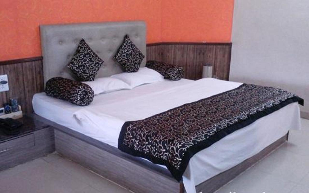 Savshanti Lake Resort Saputara Ngoại thất bức ảnh