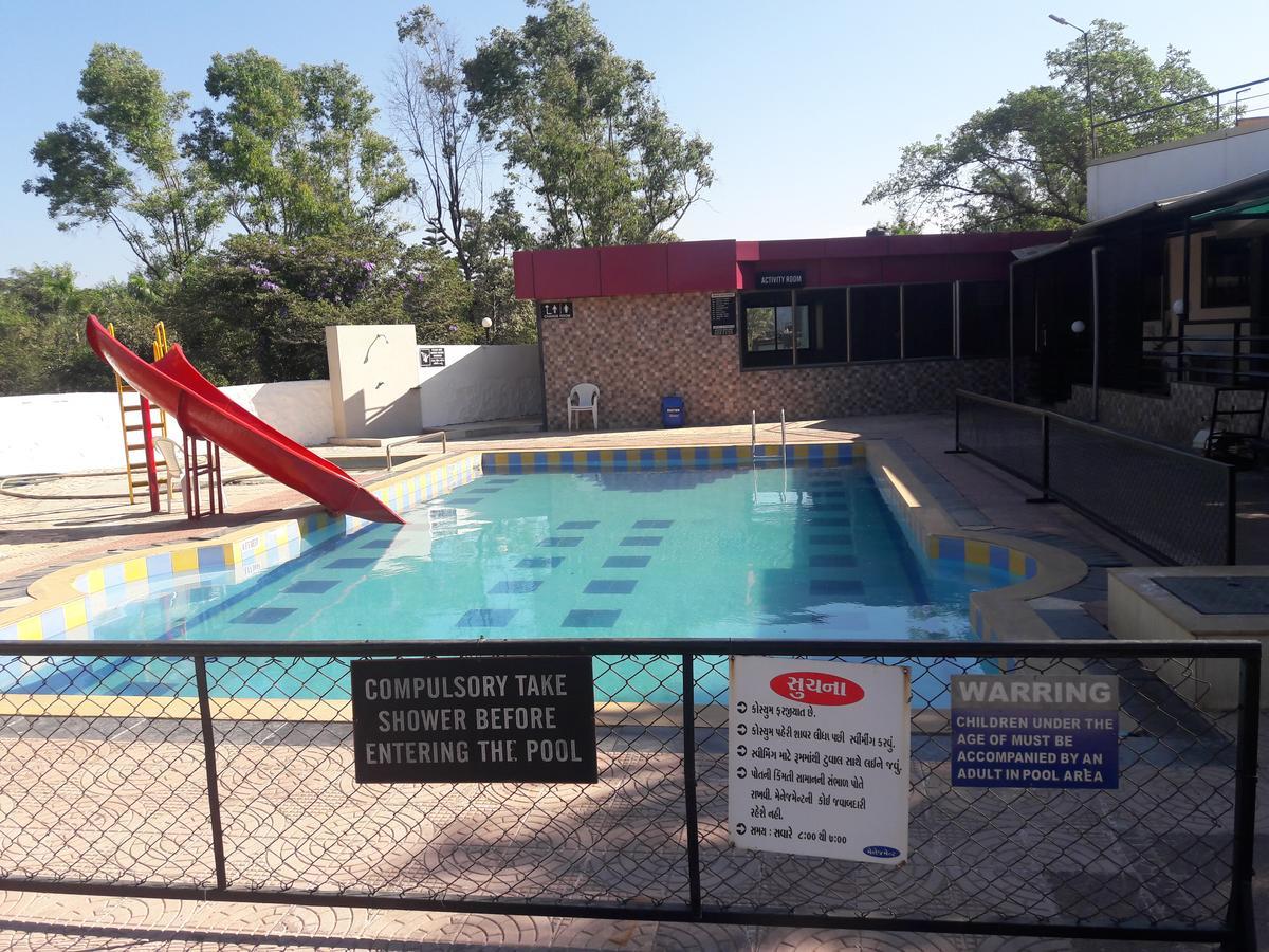 Savshanti Lake Resort Saputara Ngoại thất bức ảnh