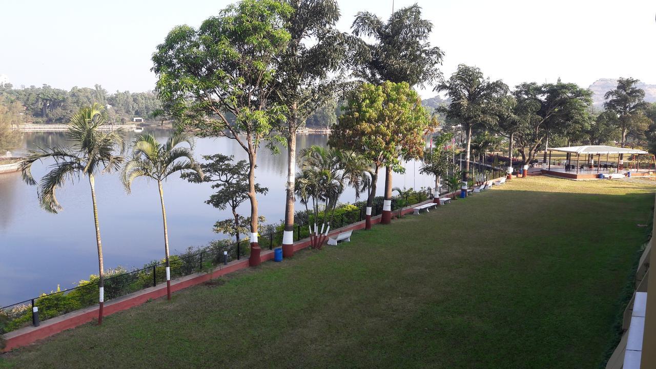 Savshanti Lake Resort Saputara Ngoại thất bức ảnh