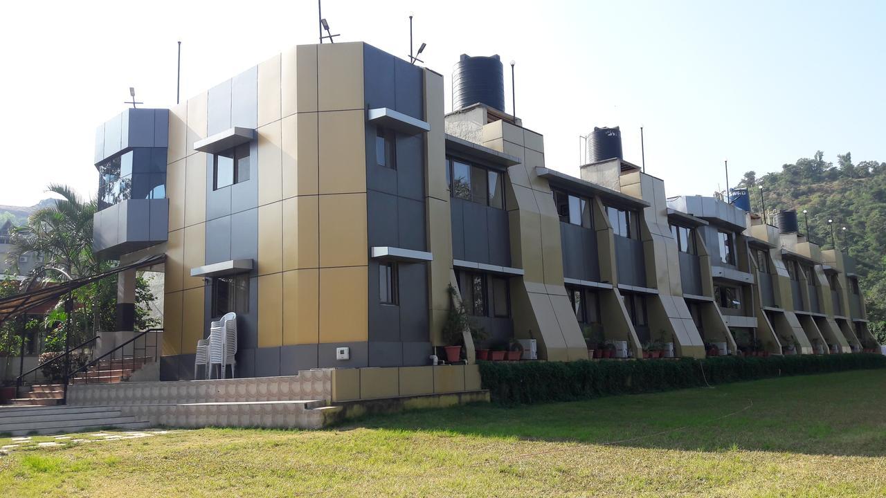Savshanti Lake Resort Saputara Ngoại thất bức ảnh