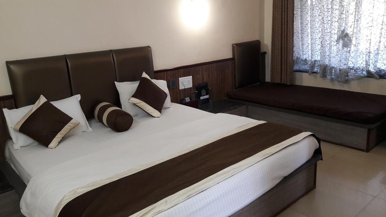 Savshanti Lake Resort Saputara Ngoại thất bức ảnh