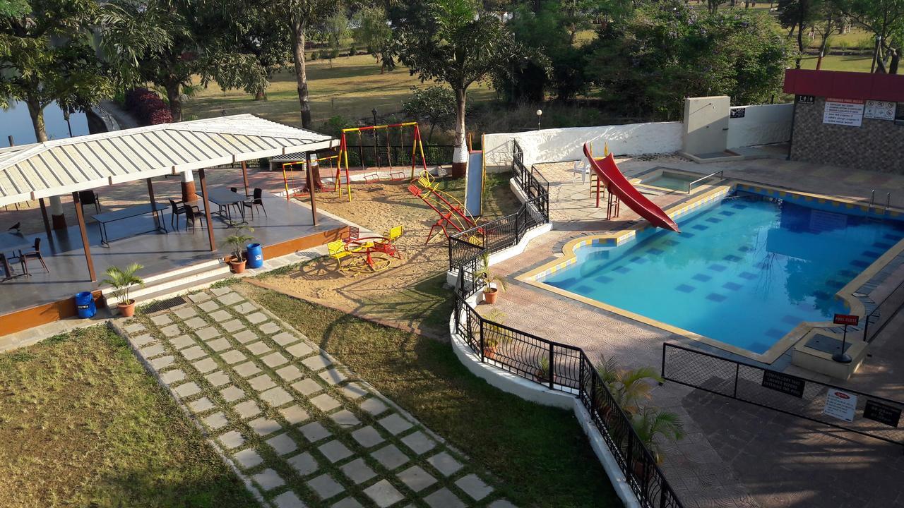 Savshanti Lake Resort Saputara Ngoại thất bức ảnh